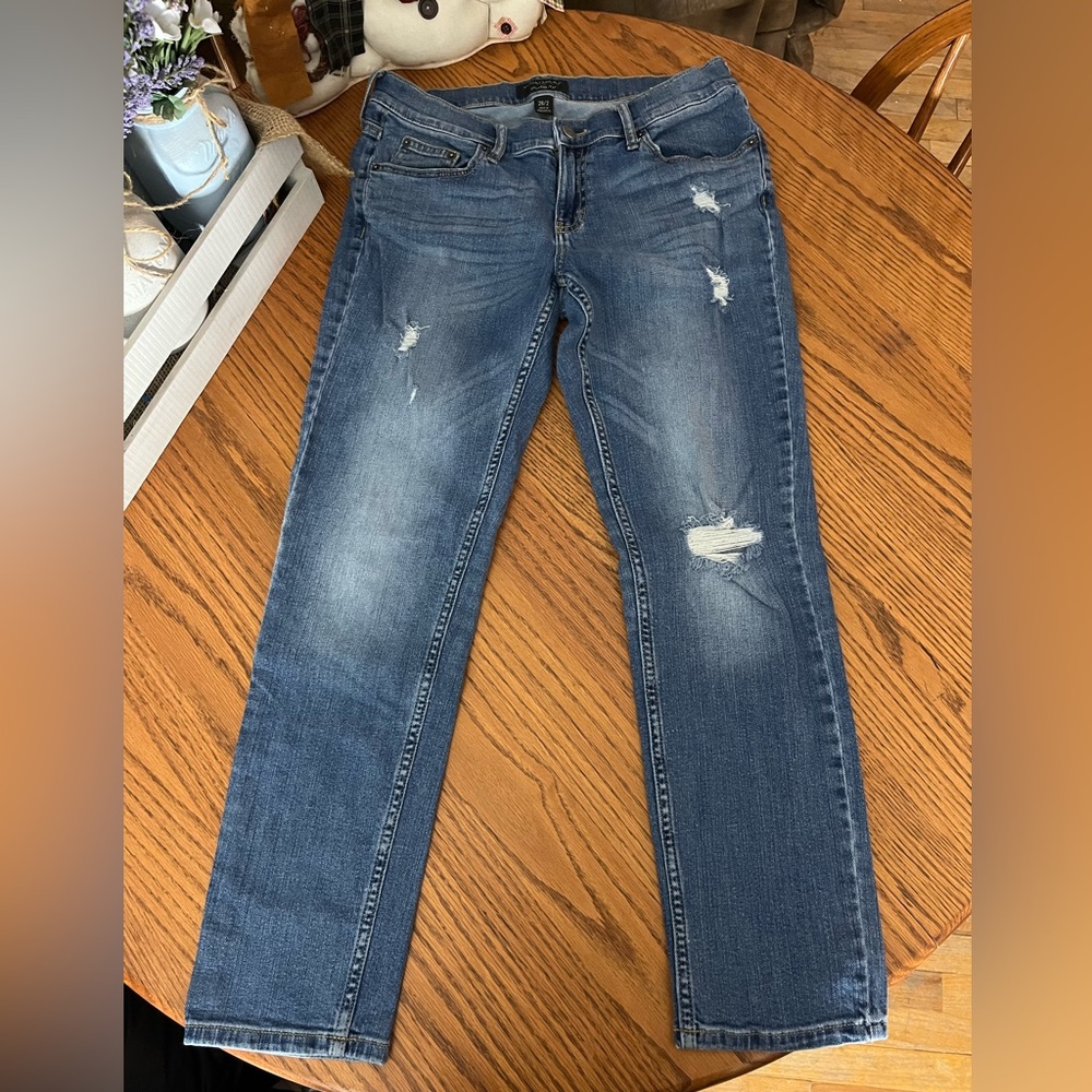 BANANA REPUBLIC DISTRESSED GIRLFRIEND JEAN size 26/2 medium wash